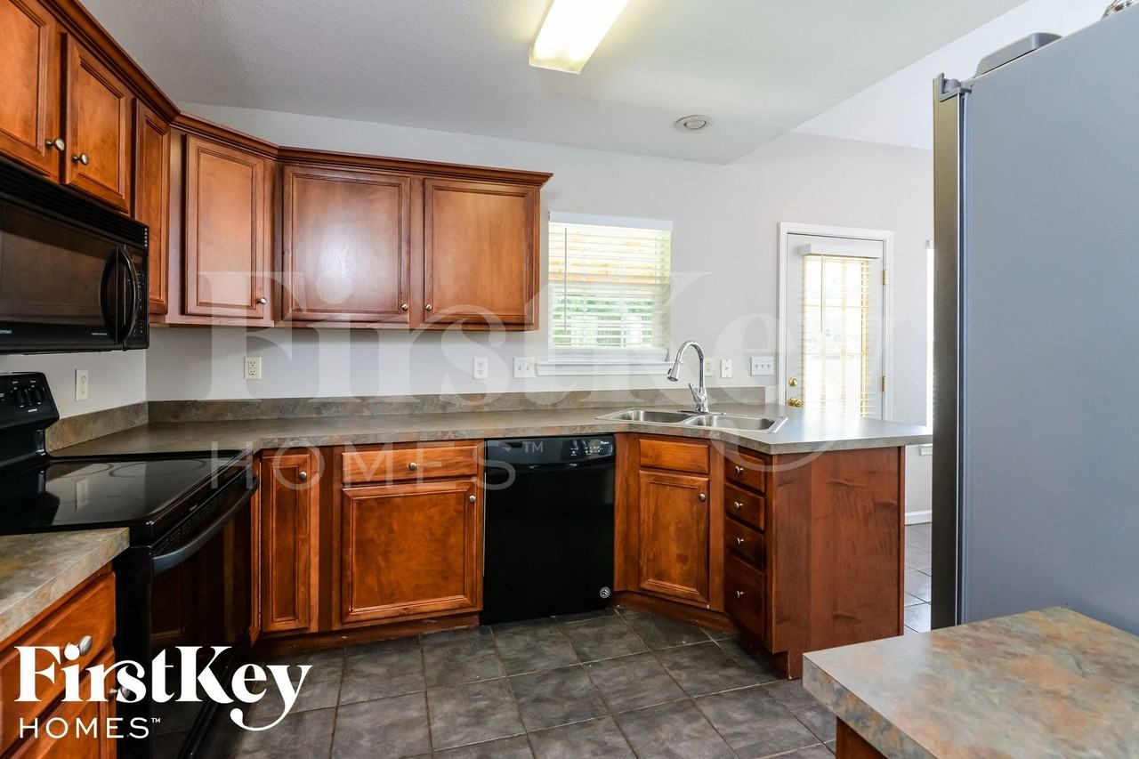 640 Meriweather Dr - Photo 7 of 15