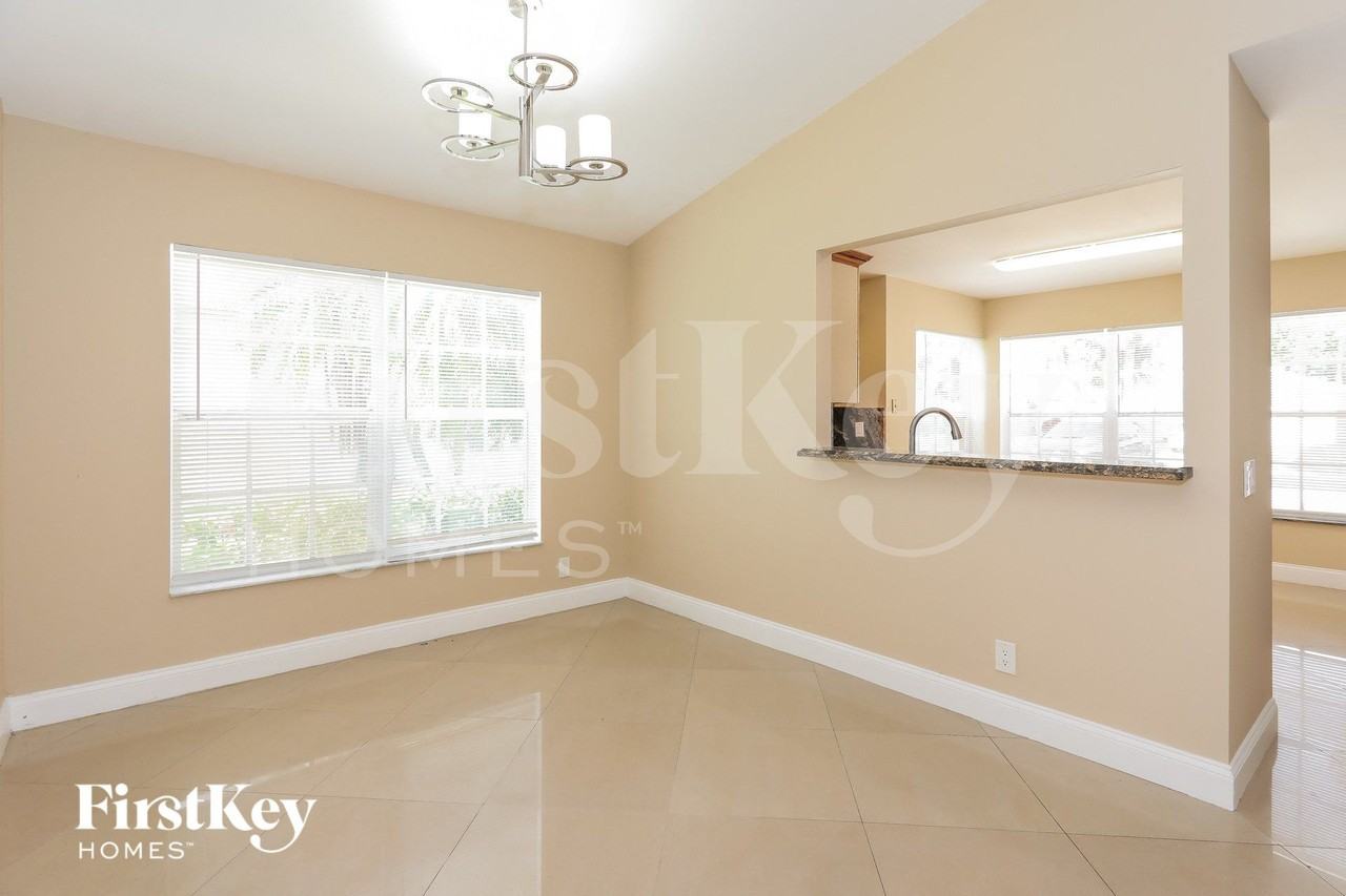 6193 Lansdowne Cir - Photo 5 of 15