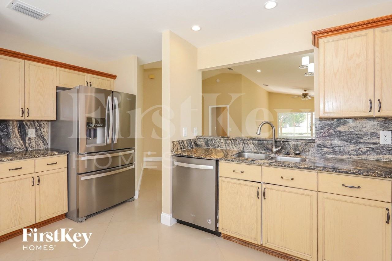 6193 Lansdowne Cir - Photo 6 of 15