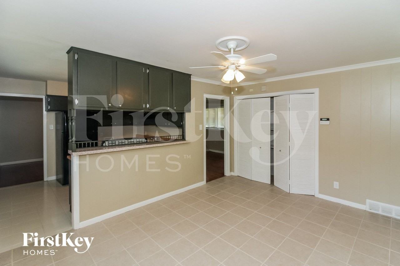 5405 Lyford Ave - Photo 4 of 15