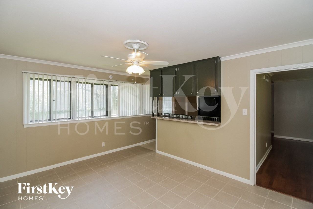 5405 Lyford Ave - Photo 5 of 15