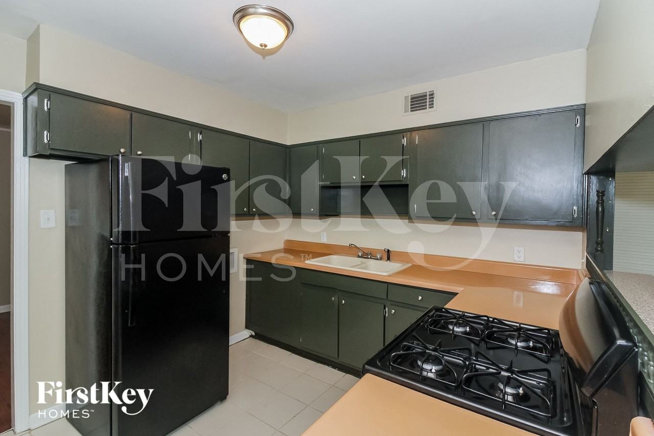 5405 Lyford Ave - Photo 6 of 15