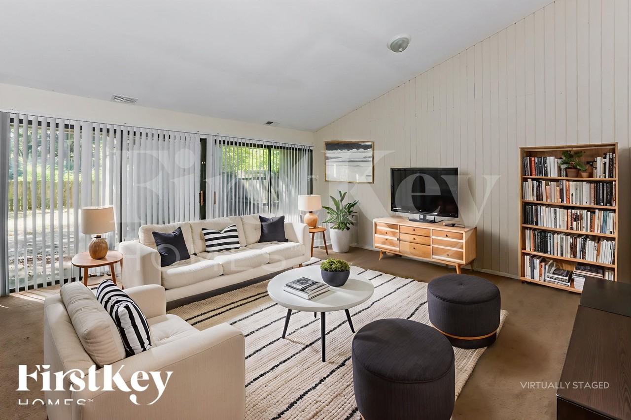 5233 Edenshire Ave - Photo 3 of 18