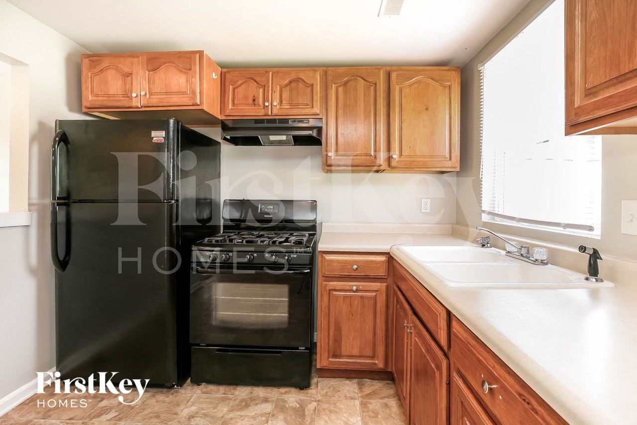 3312 S Parker Ave - Photo 7 of 15