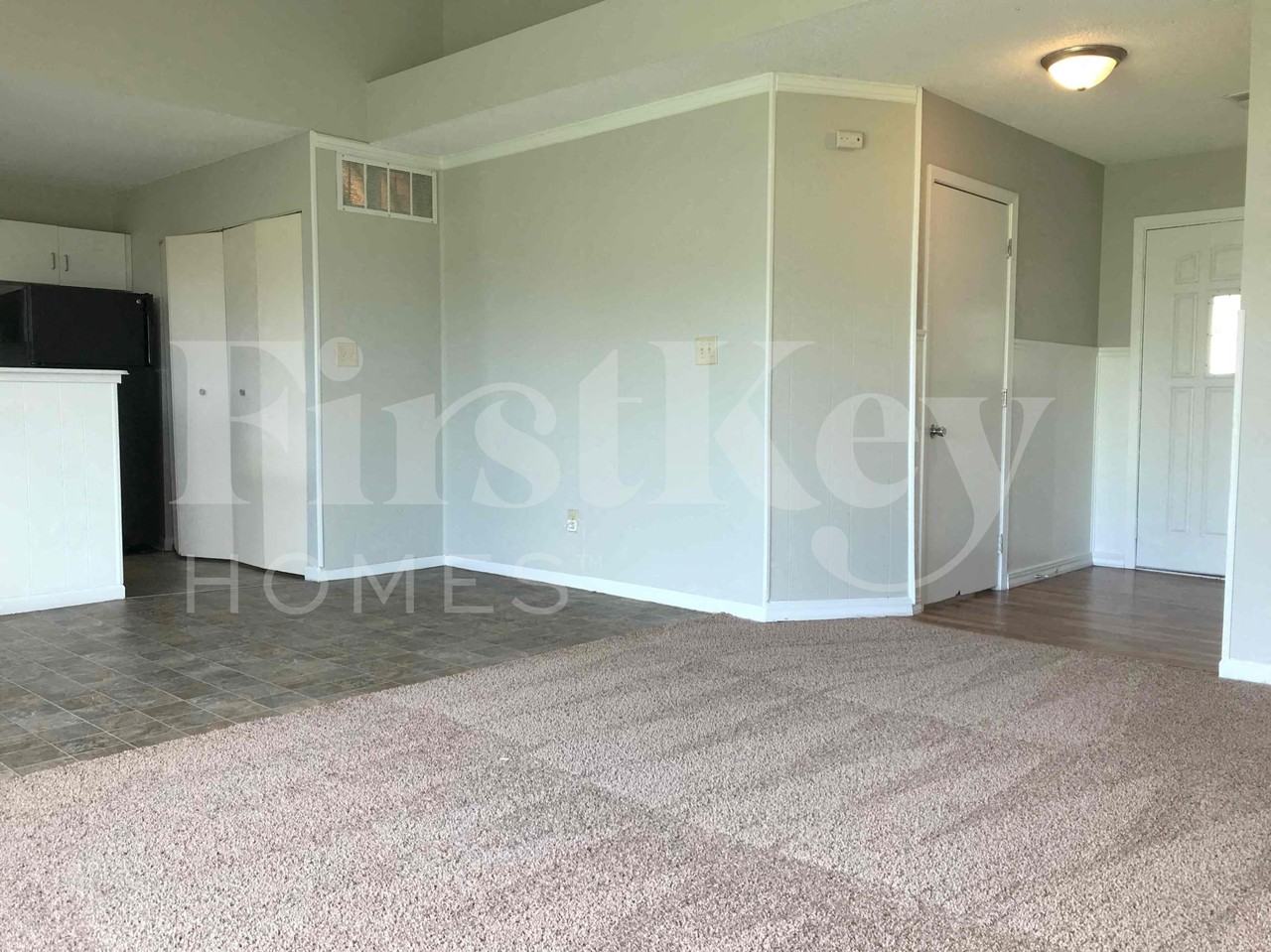 2814 Boyd Ln - Photo 3 of 11