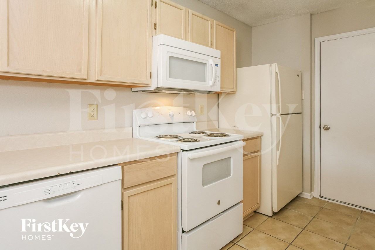 2435 Redland Ln - Photo 5 of 15