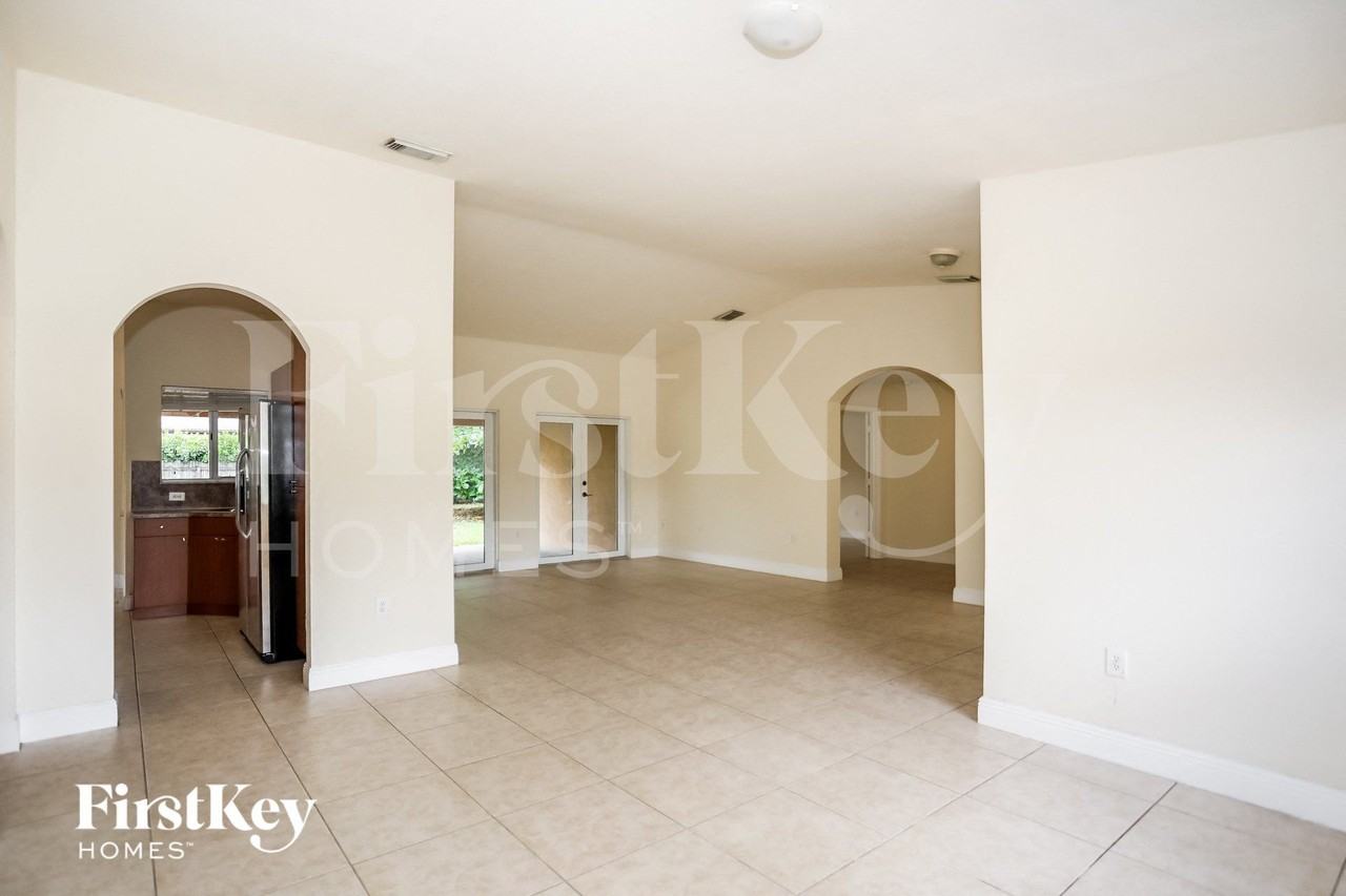 20467 Swstreet - Photo 3 of 14