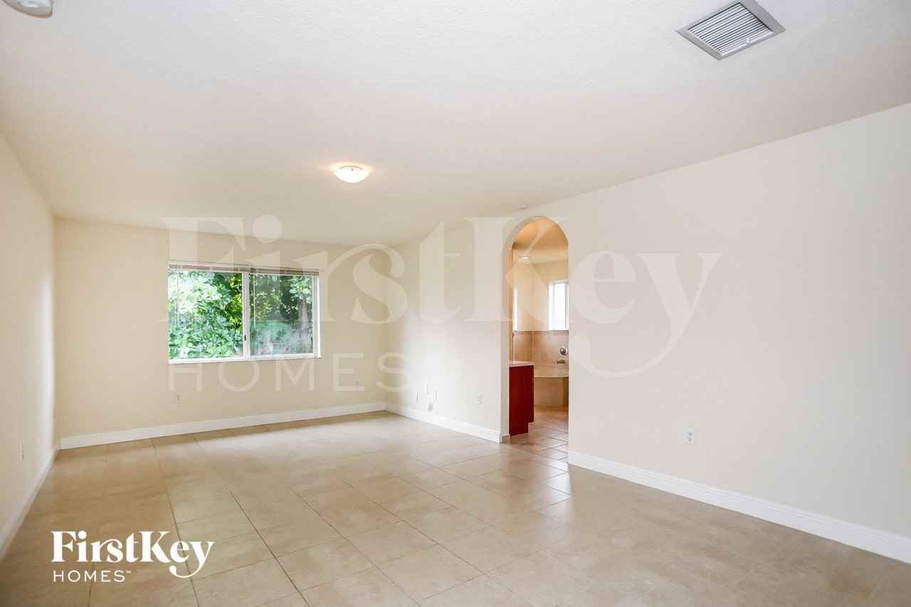 20467 Swstreet - Photo 4 of 14