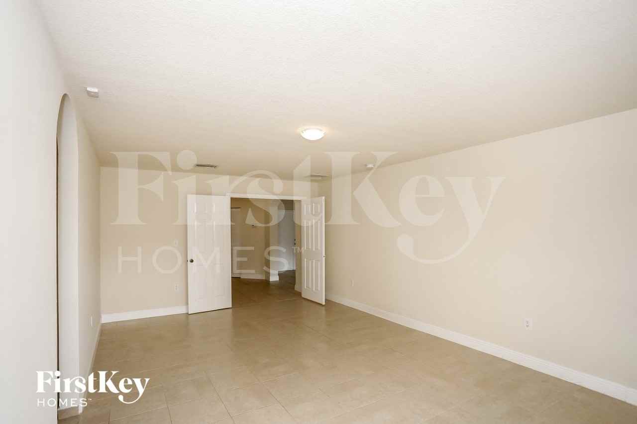 20467 Swstreet - Photo 6 of 14