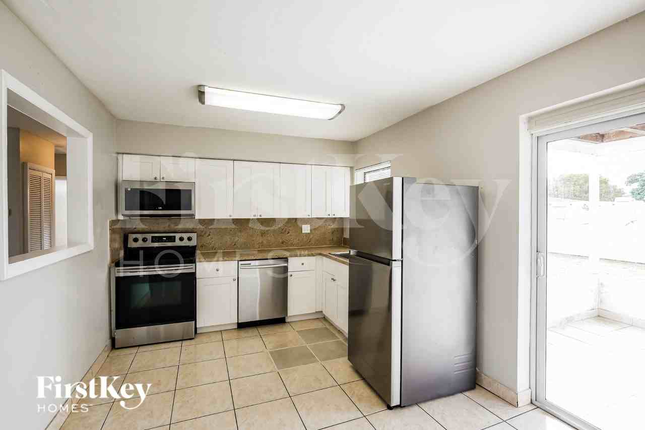 18000 Nwcourt - Photo 6 of 19