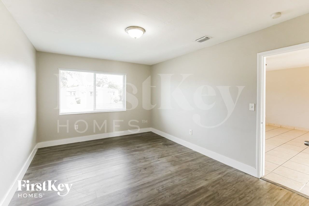 18000 Nwcourt - Photo 7 of 19