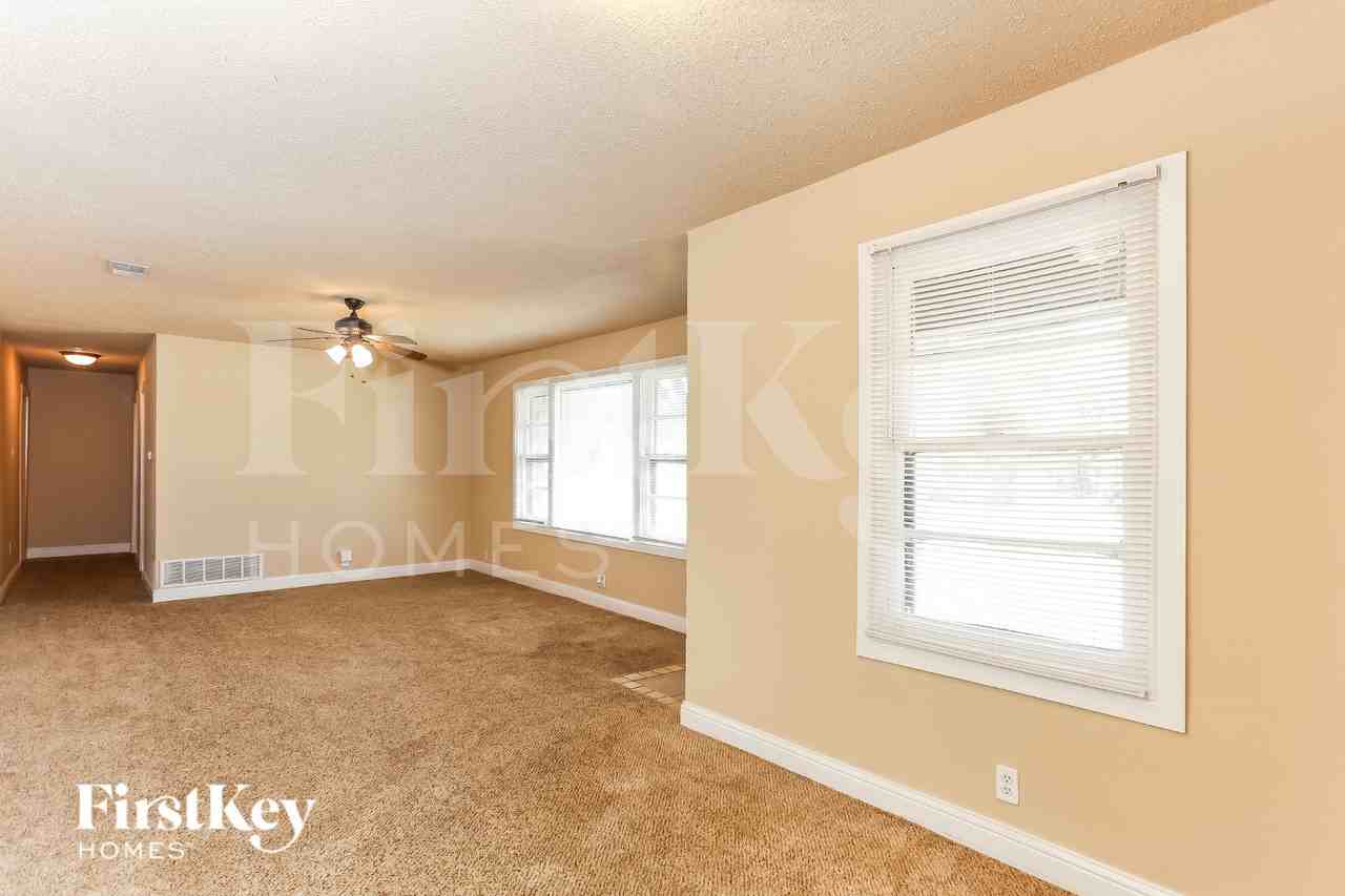 1103 Warden St - Photo 3 of 15