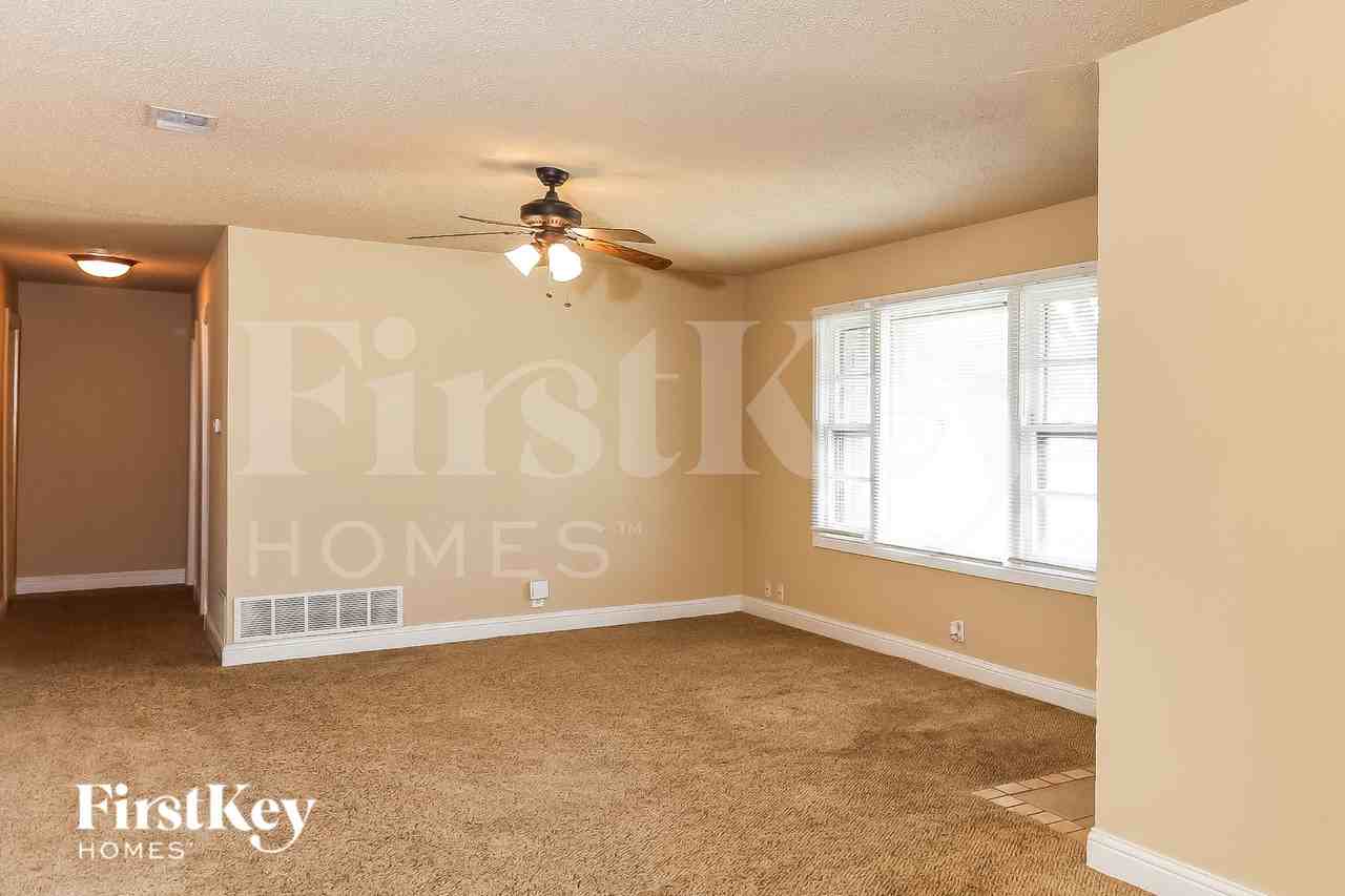 1103 Warden St - Photo 4 of 15