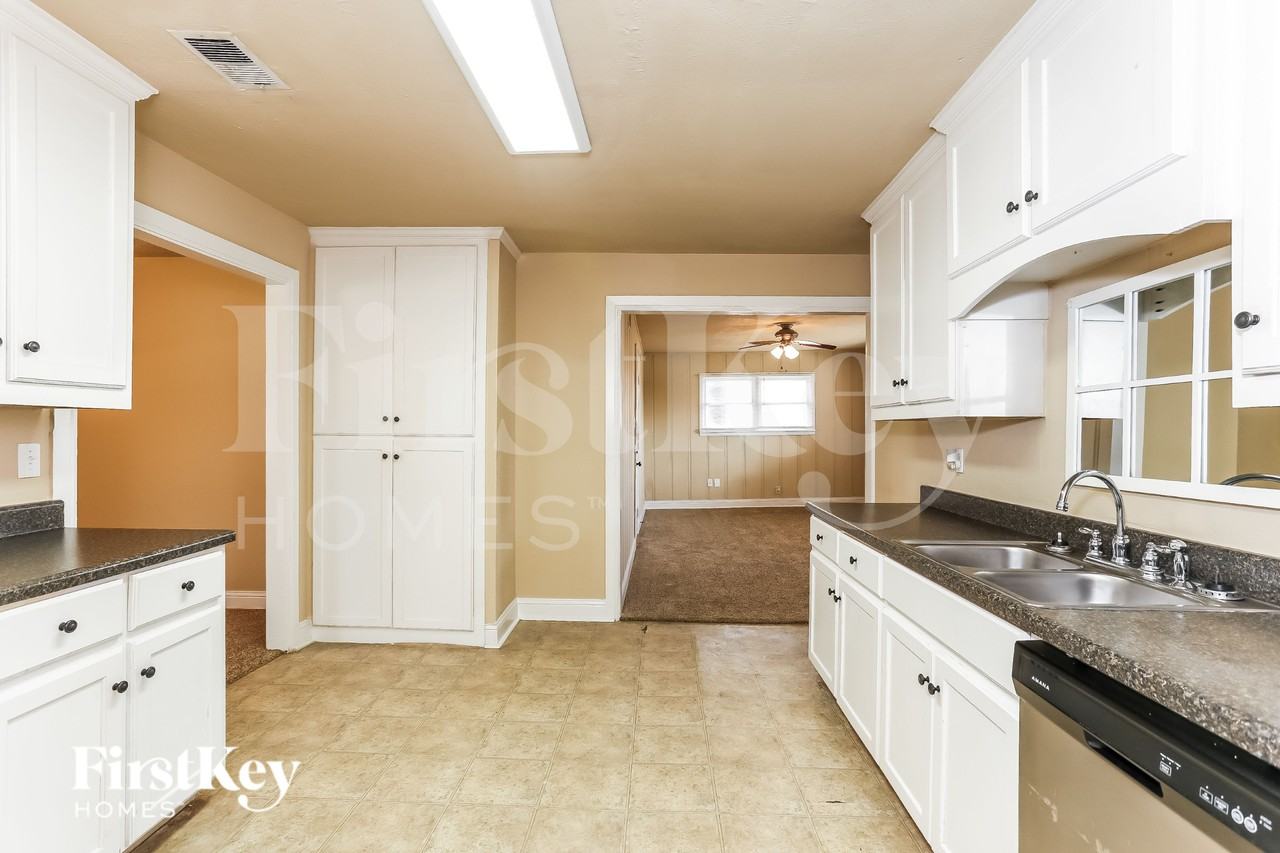 1103 Warden St - Photo 7 of 15