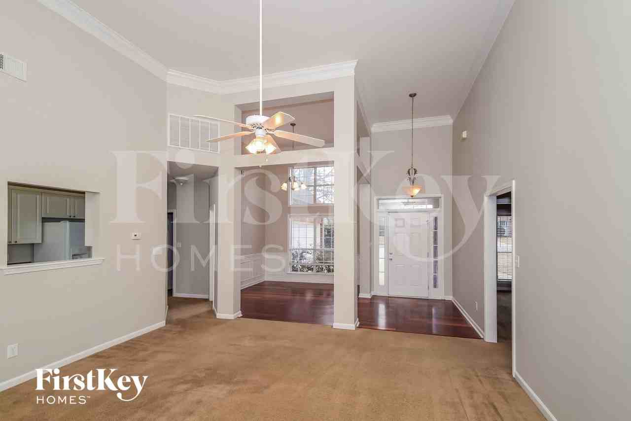 1011 Alden Glen Dr - Photo 3 of 15