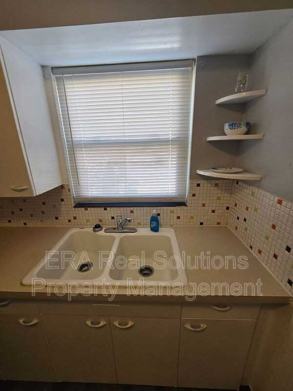 3442 E Broad St Apt D - Photo 6 of 12