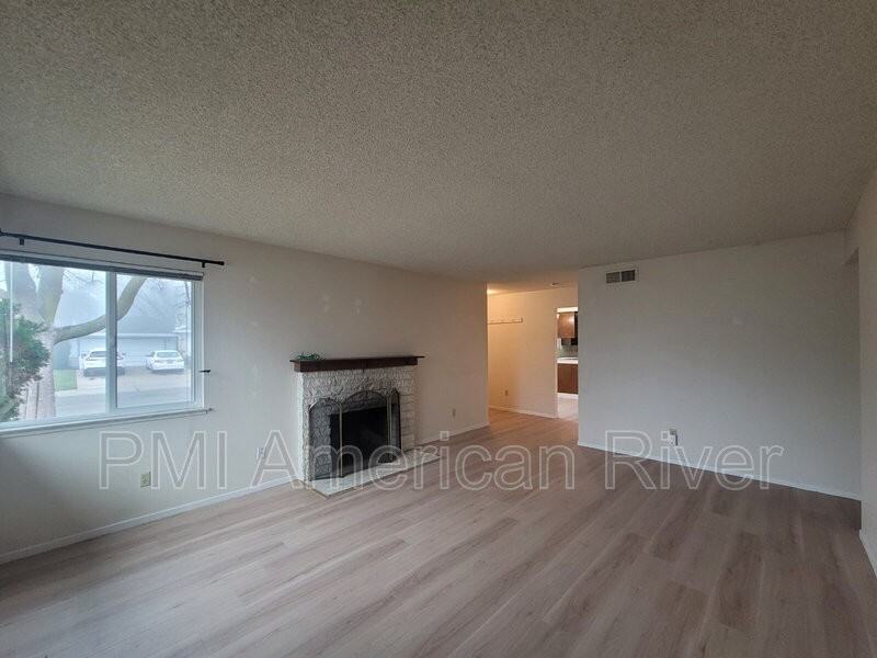 602 Lelandhaven Way - Photo 3 of 18