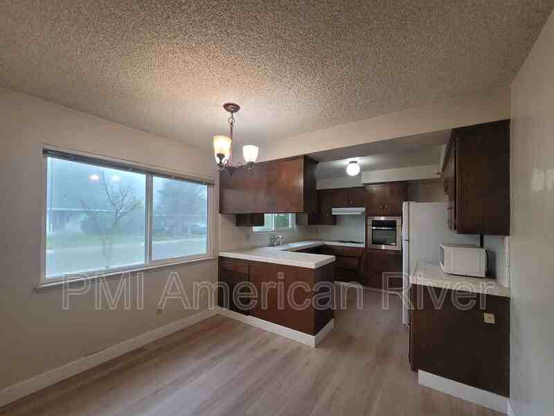 602 Lelandhaven Way - Photo 4 of 18