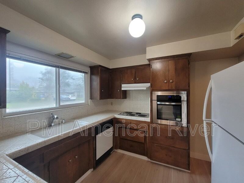 602 Lelandhaven Way - Photo 5 of 18