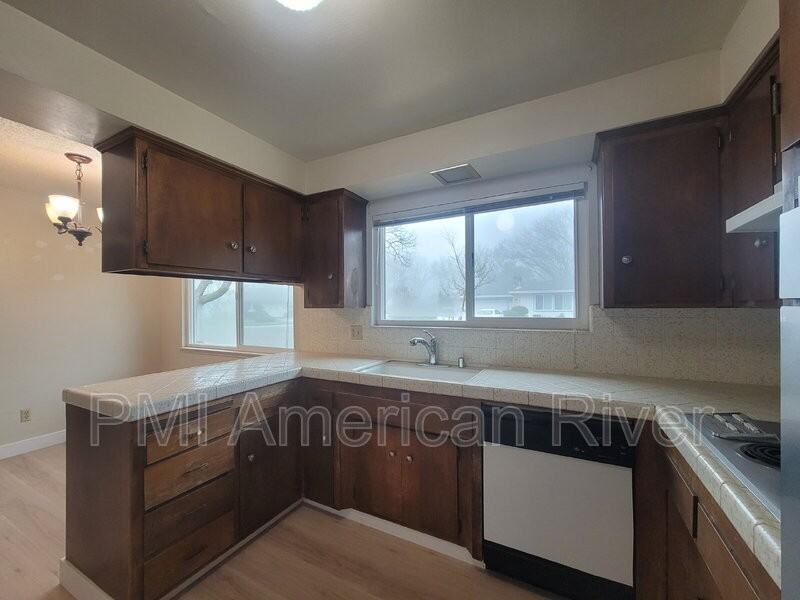 602 Lelandhaven Way - Photo 6 of 18