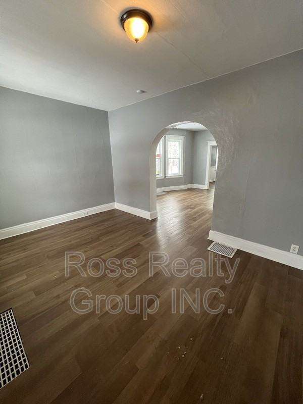 3156 Elm St - Photo 2 of 12