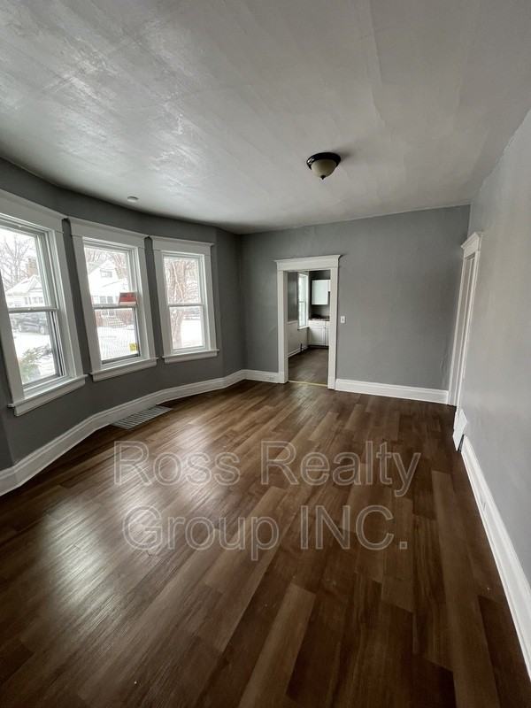 3156 Elm St - Photo 4 of 12