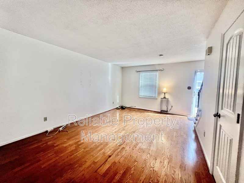 1118 Nottingham Cir - Photo 3 of 10