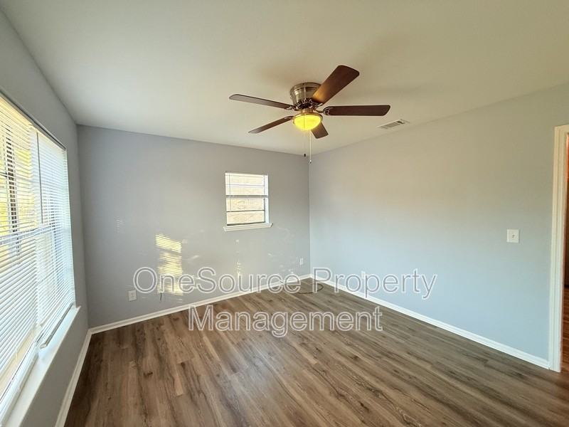 209 Earnest St - Photo 2 of 11