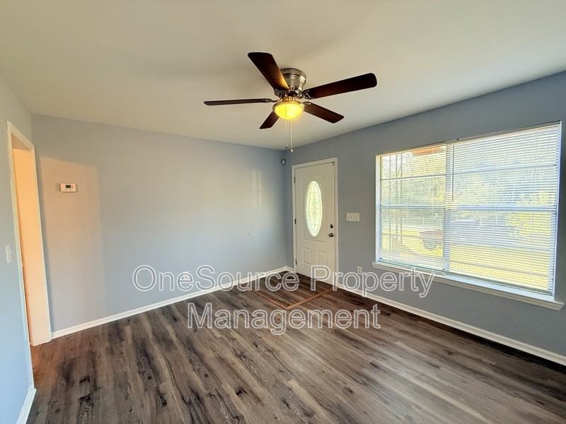 209 Earnest St - Photo 4 of 11