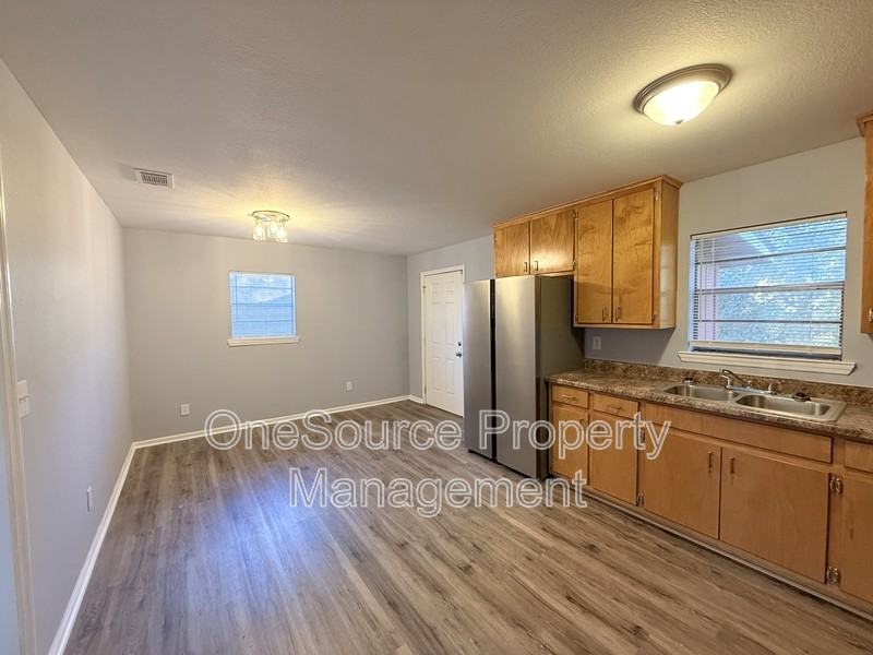 209 Earnest St - Photo 5 of 11