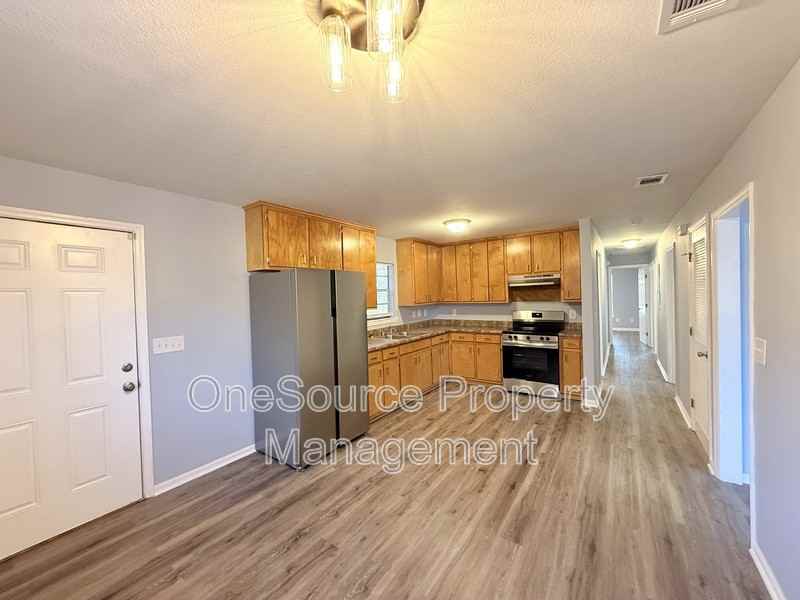 209 Earnest St - Photo 6 of 11