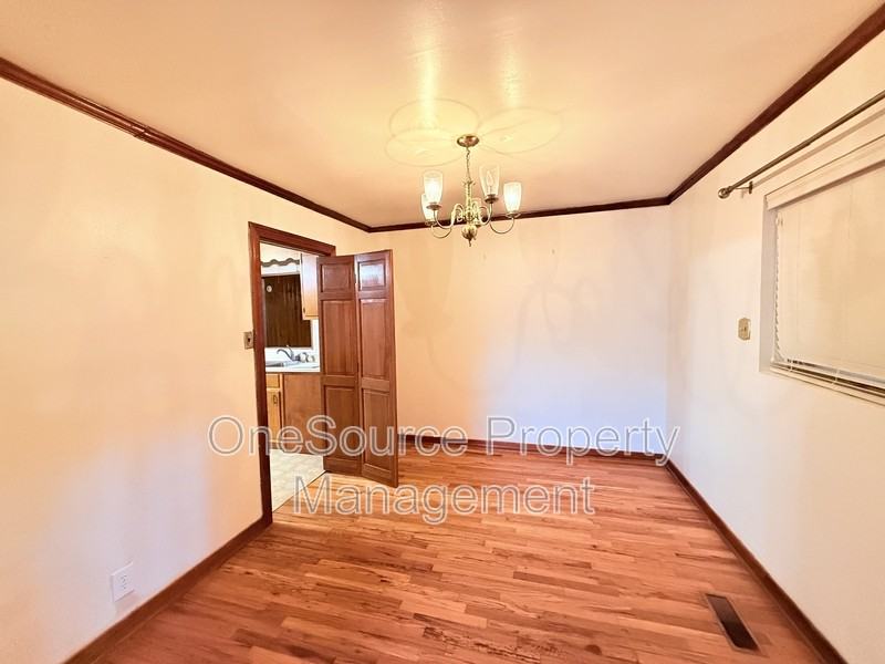 656 S 11th St - Photo 7 of 20