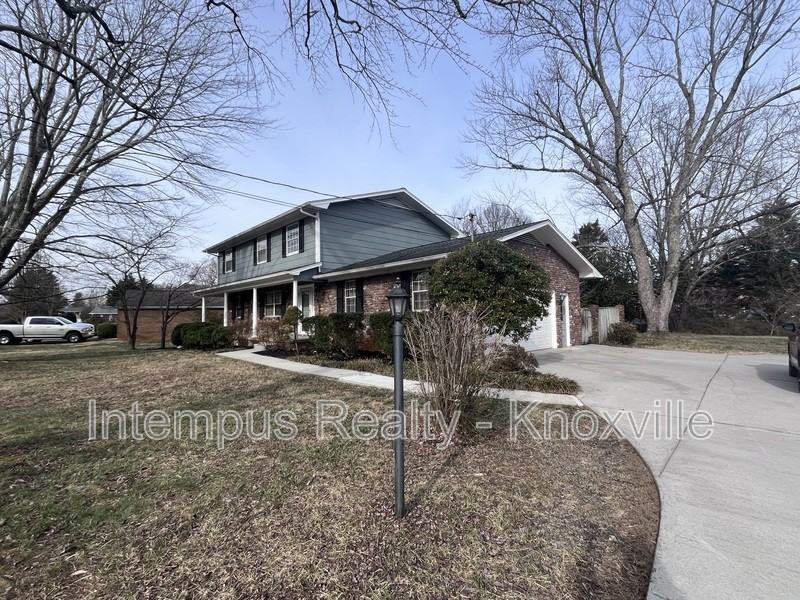 9505 E Laurens Ln - Photo 3 of 38