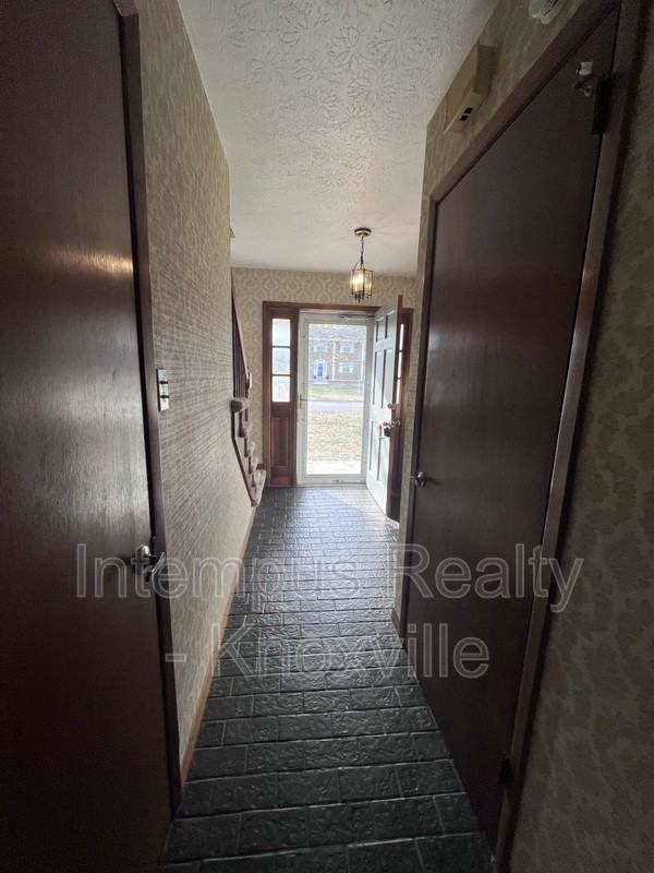 9505 E Laurens Ln - Photo 7 of 38