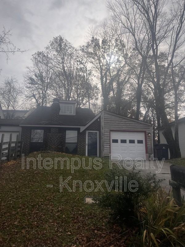 7666 Chatham Cir - Photo 3 of 24