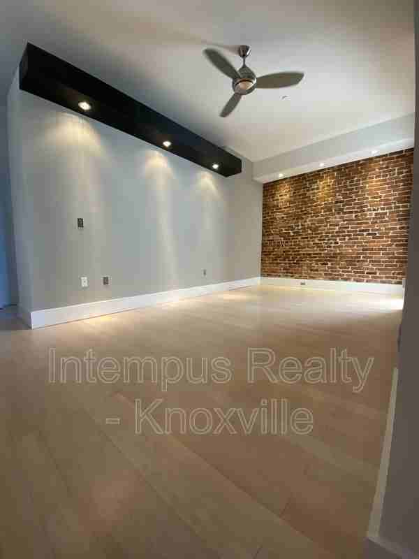 106 W Summit Hill Dr #302 - Photo 2 of 20