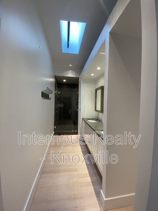 106 W Summit Hill Dr #302 - Photo 3 of 20