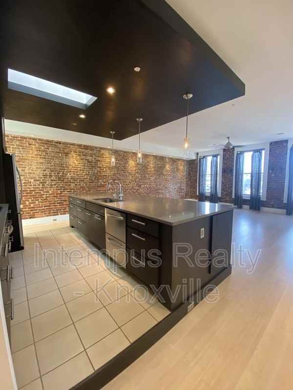 106 W Summit Hill Dr #302 - Photo 4 of 20