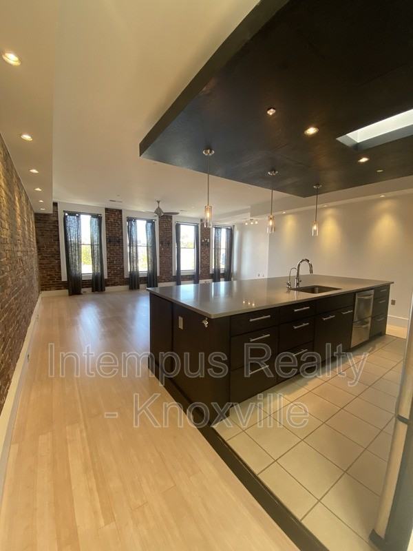 106 W Summit Hill Dr #302 - Photo 5 of 20