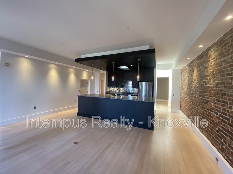 106 W Summit Hill Dr #302 - Photo 7 of 20