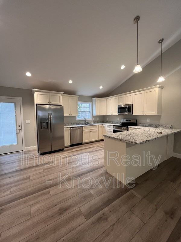 355 W Outer Dr - Photo 4 of 23