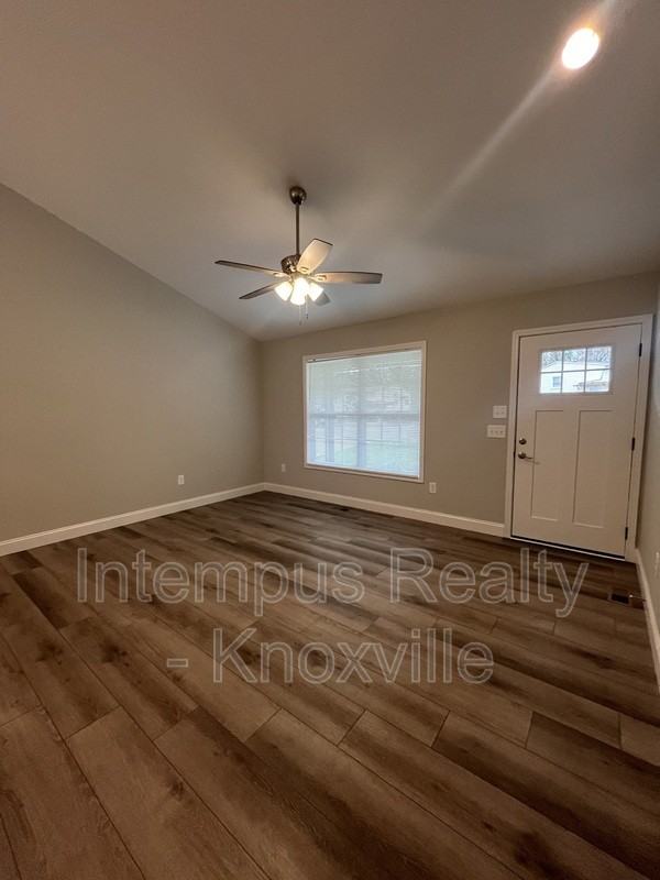 355 W Outer Dr - Photo 5 of 23