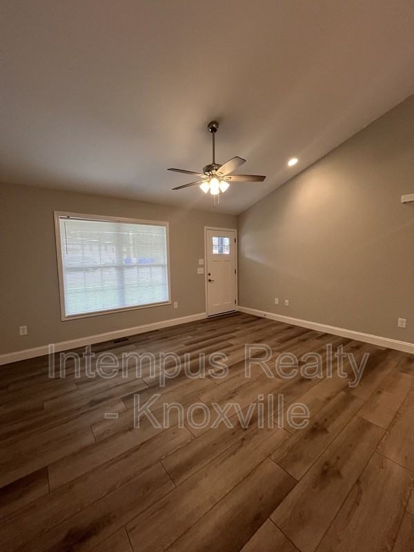 355 W Outer Dr - Photo 6 of 23