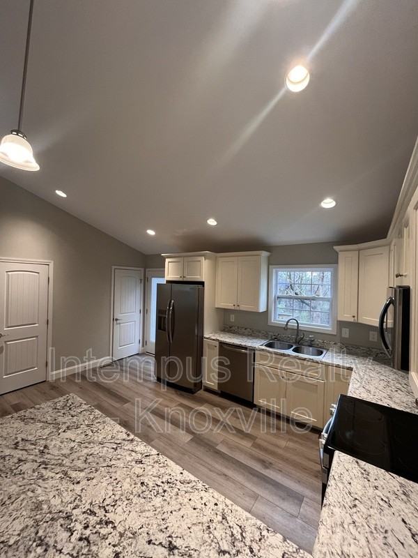 355 W Outer Dr - Photo 7 of 23