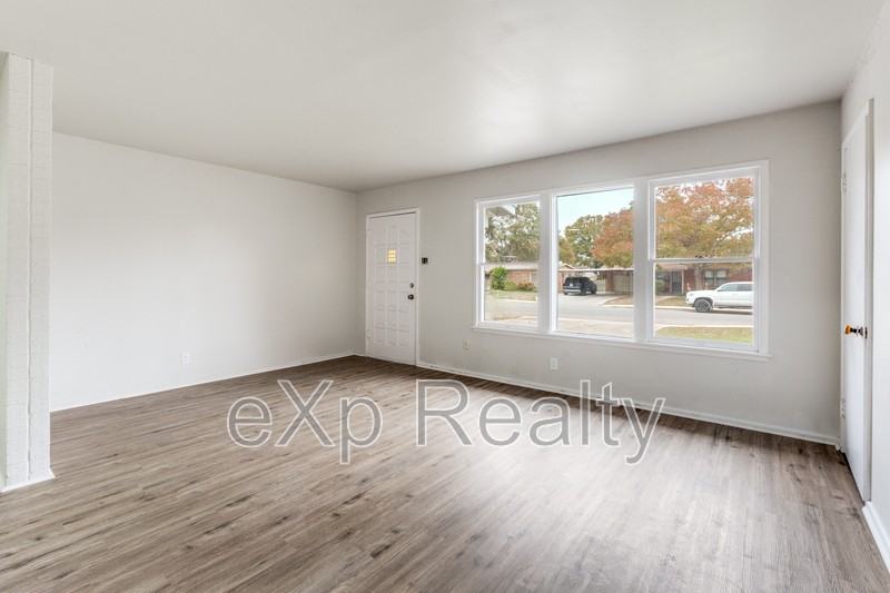 322 Kate Schenck Ave - Photo 3 of 22