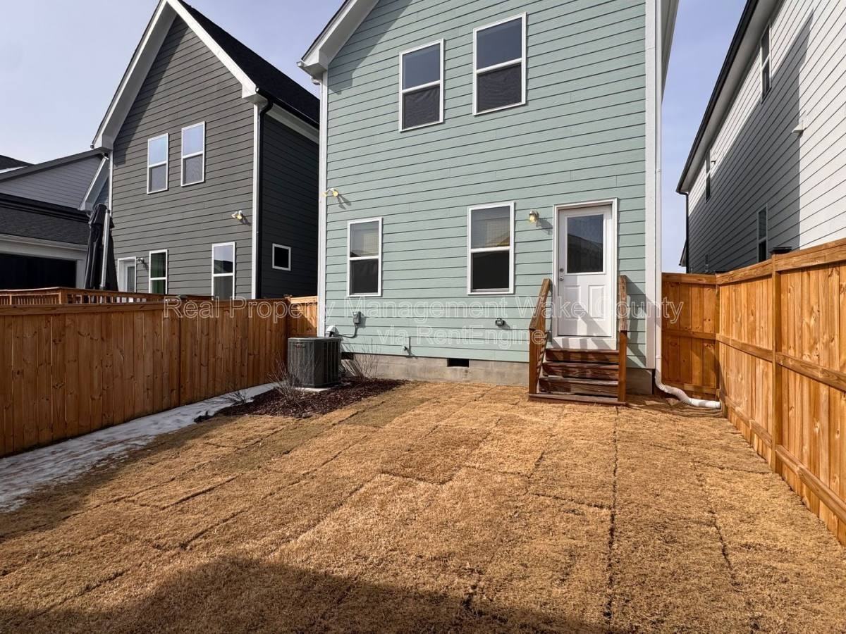 1328 Barreto Dr - Photo 2 of 10