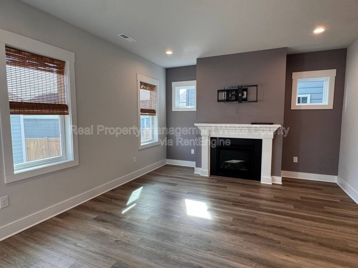 1328 Barreto Dr - Photo 3 of 10