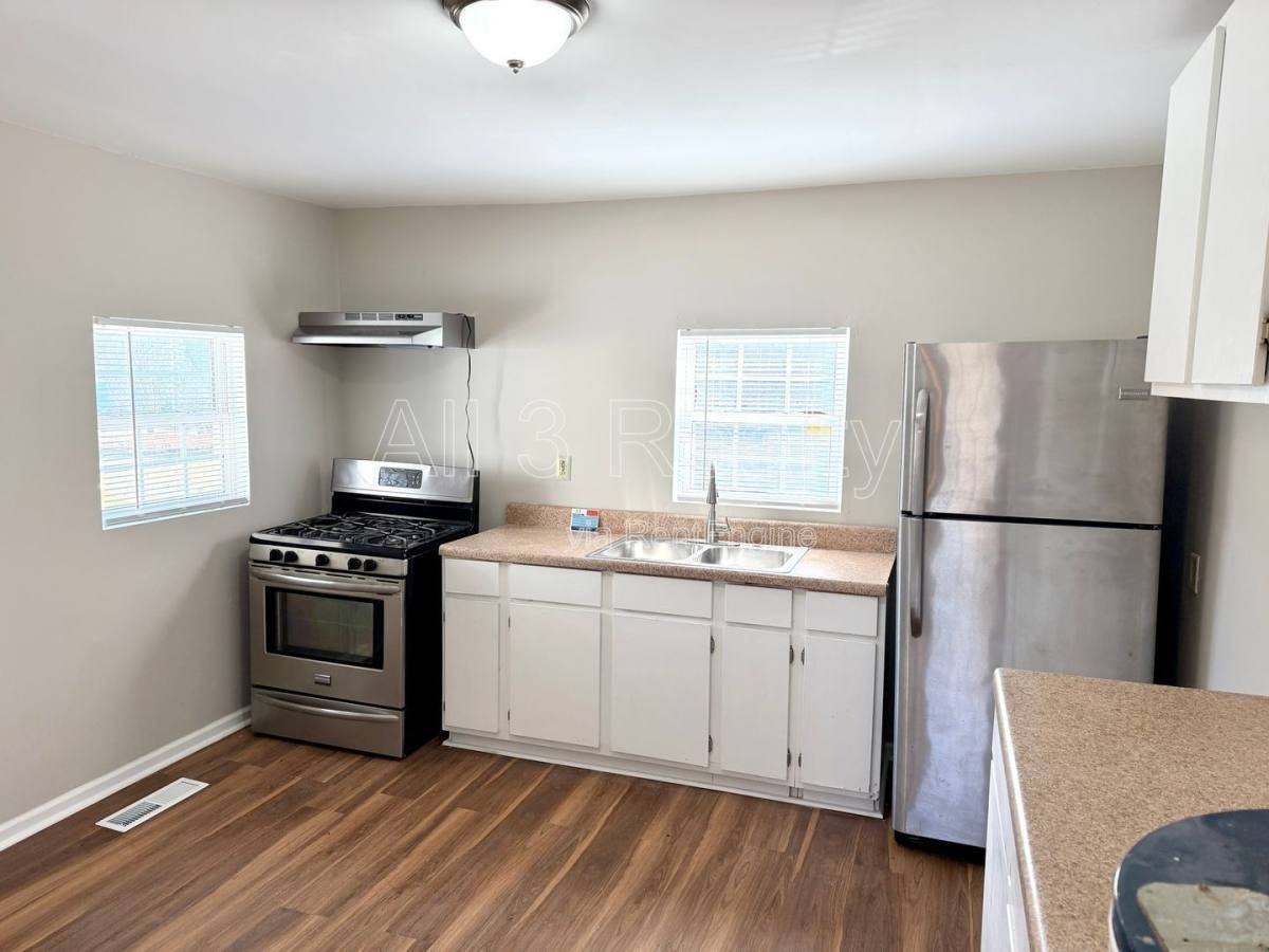 117 Clayton St - Photo 3 of 10