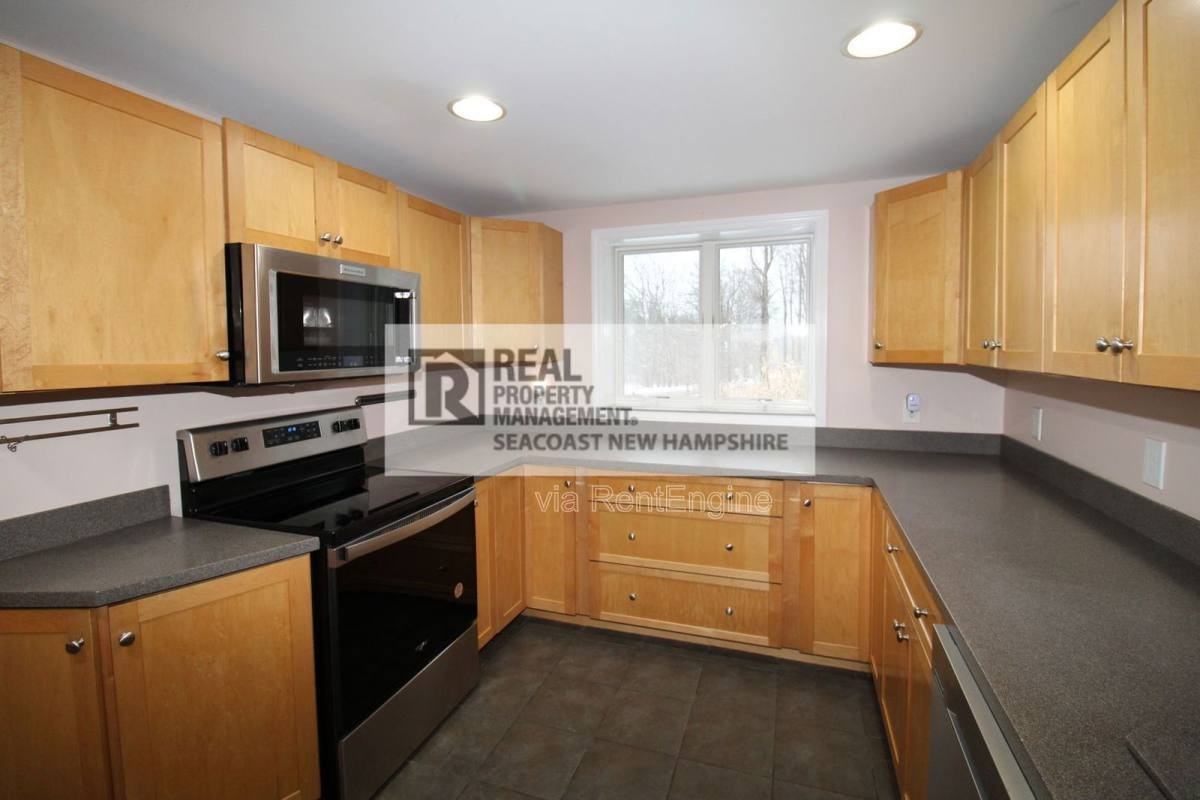 182 Madbury Rd - Photo 3 of 10