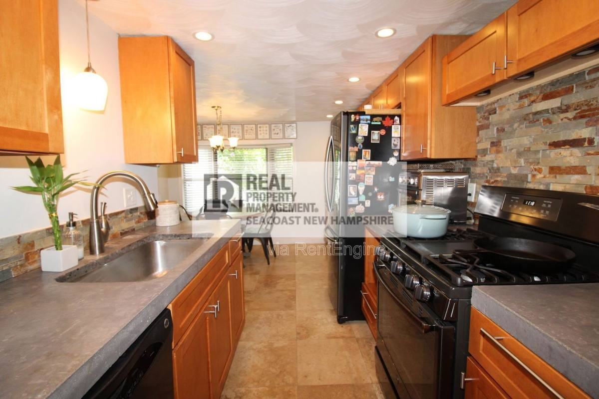 203 Piscassic St - Photo 2 of 10